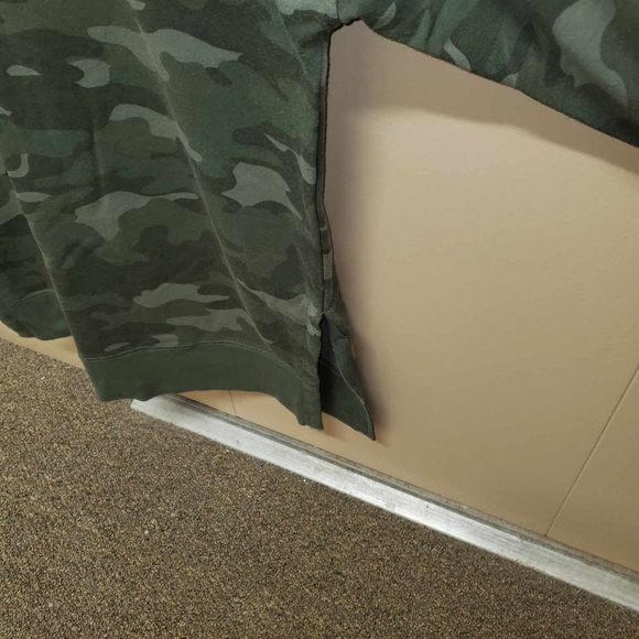 Woman's small old navy sweatshirt - Picture 3 of 7